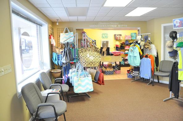 Office-Retail and Warehouse on Hixson PIke: 5424 Hixson Pike, Hixson, TN 37343